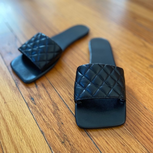 SHEIN quilted slides, Size: 7, Color: black - Picture 4 of 9